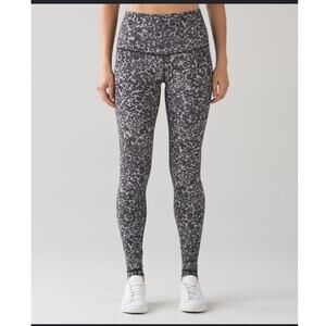 Lululemon Wunder Under Leggings - Size 8